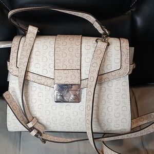 Elegant Guess Logo Cream and Tan Shoulder Bag